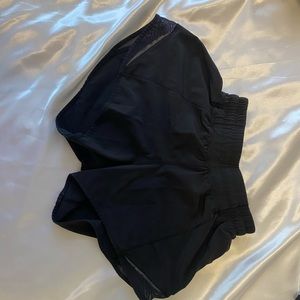 Lulu Lemon Hotty hot short 4 inch size 2